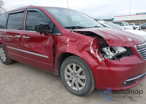 2015 Chrysler Town & Country Touring z USA, uszkodzony, nr VIN 2C4RC1BG2FR505891